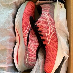 NWT: Wave Rider 26 SSW Running Shoes